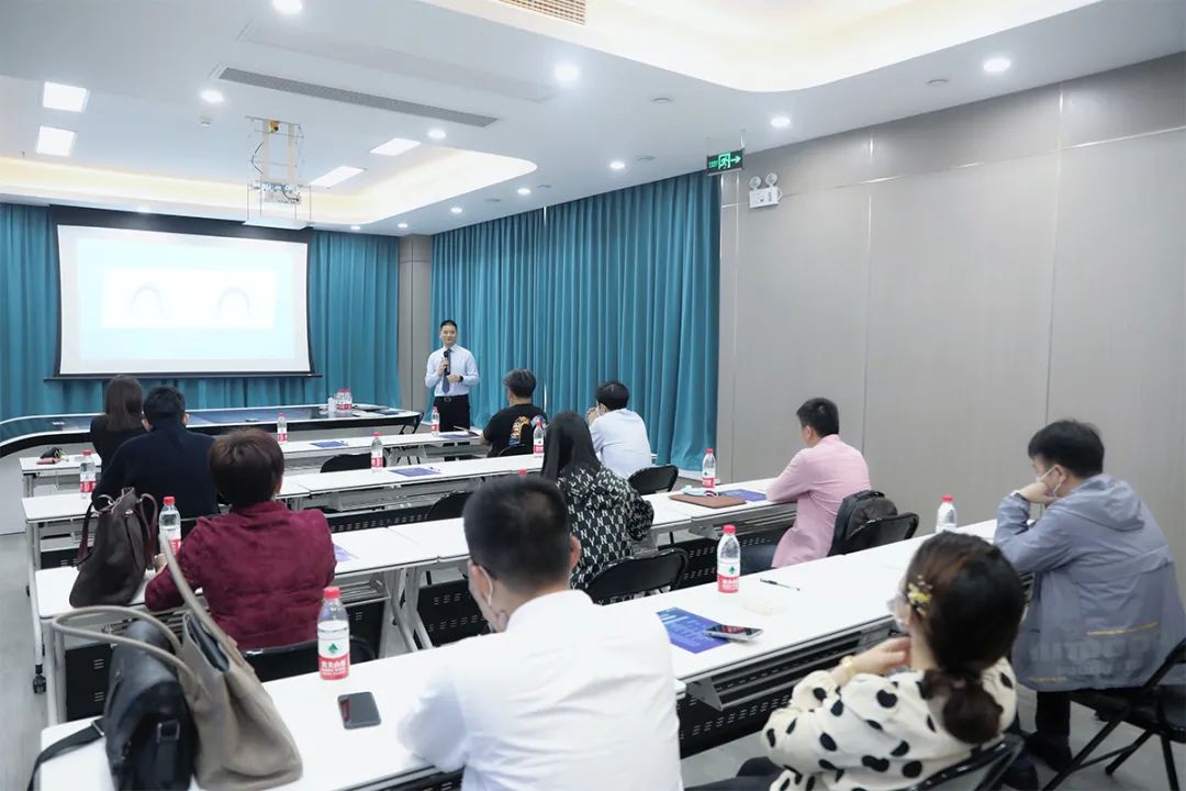 长沙牙齿矫正周权医生