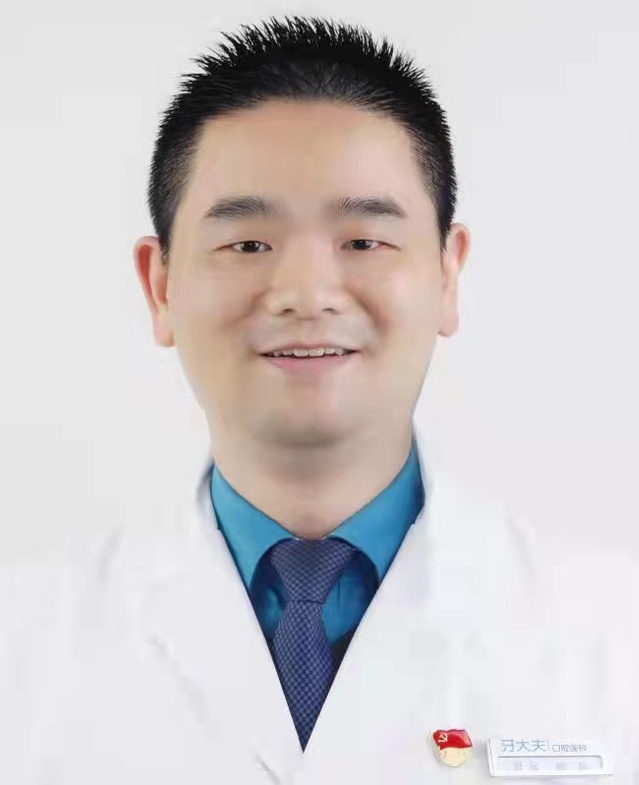 长沙牙大夫口腔周权-隐适美明星讲师-长沙牙齿矫正优秀医师